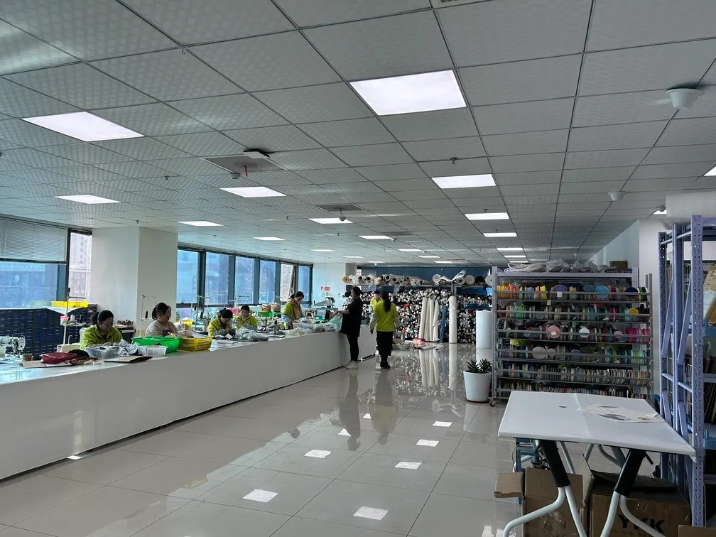 Meyzy - A 450m² Sample Making Room for Custom Bag Manufacturers