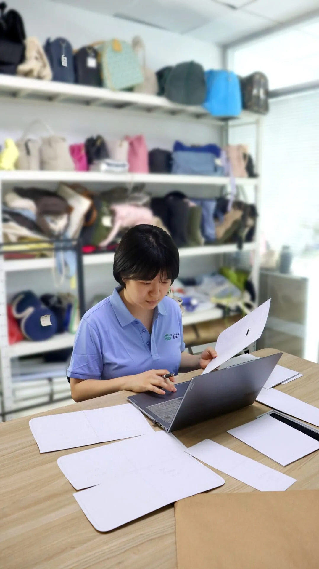 Vigor Wang is researching custom handbag cases for clients.