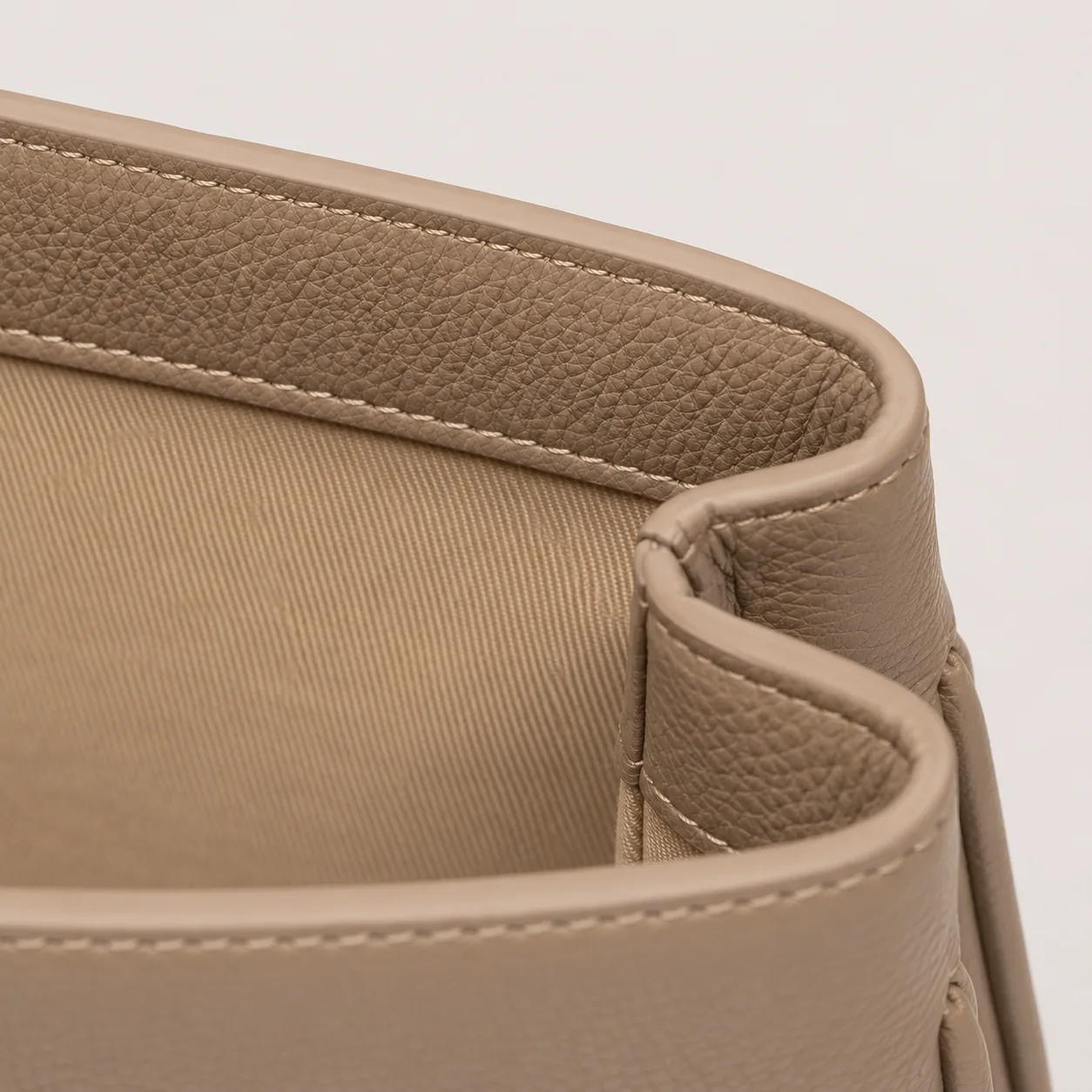 Gusseted Interior Capacity