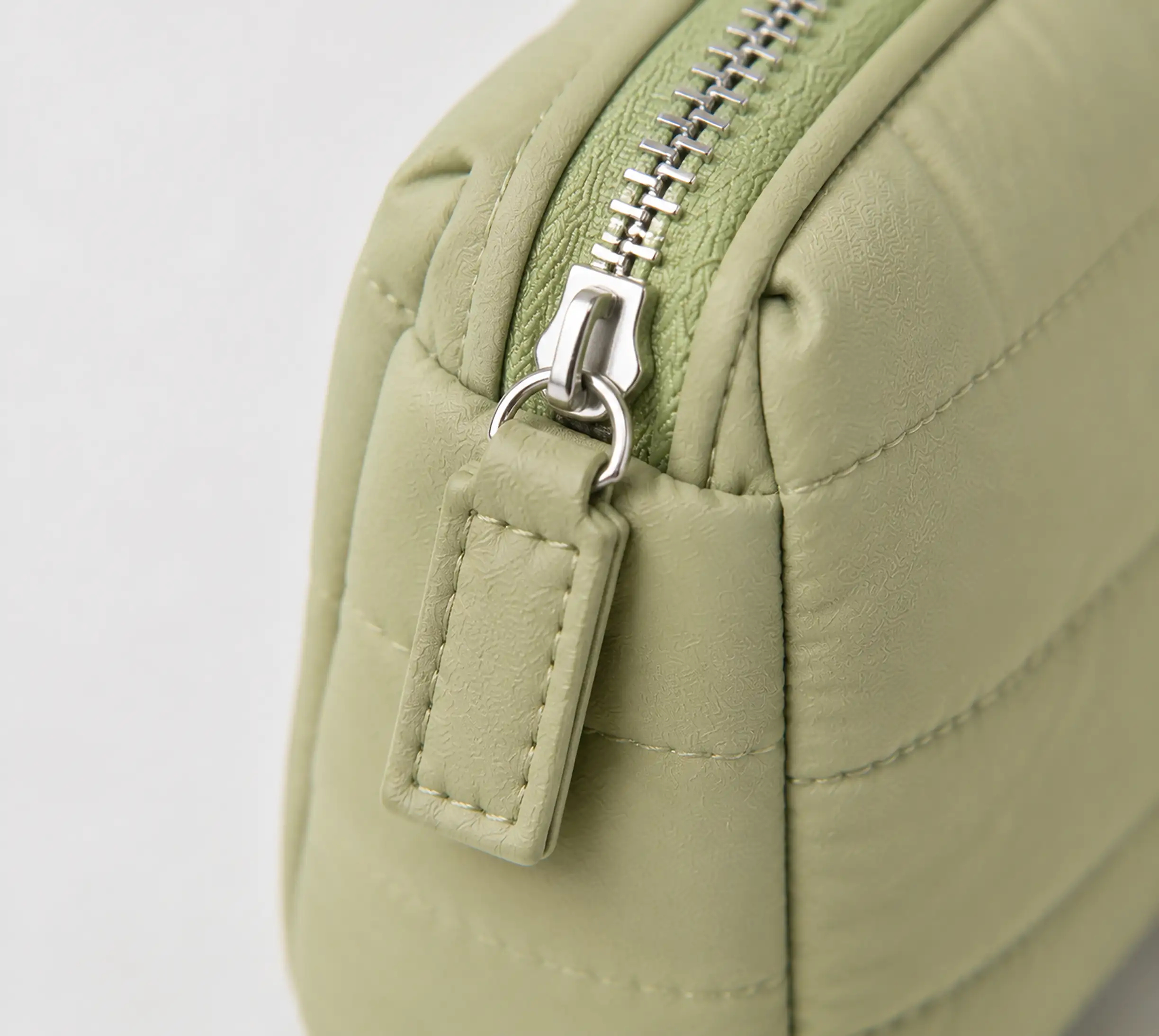 Zipper pull